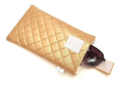 Imagem 2 de 2 de Capinha Acolchoada Porta Celular Com Fecho Pronta Entrega