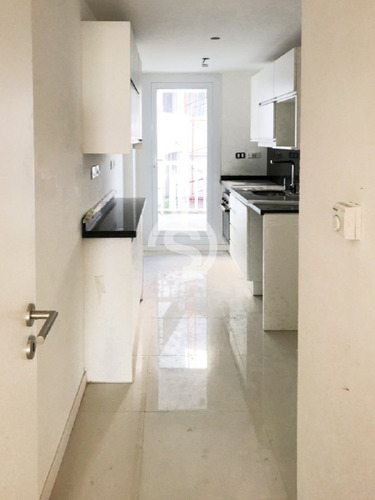 Apartamento 2 Dormitorios, Punta Del Este, Playa Mansa, Venta- Ref: 4358