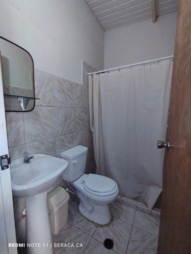 Beraca 001 Alquiler Habitación Amoblada En Urbanización Montaña Fresca, Maracay.