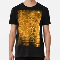 Comprar Remera Macro De Primer Plano De Burbujas De Agua Dorada Con 