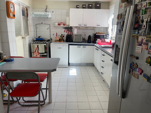 Preciosa Casa, En Excelente Sector Próxima Al Jumbo