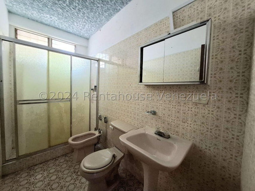 Rent-a-house Vende Amplio Y Lindo Apartamento, Zona Centro De Turmero, Estado Aragua, 25-2295 Gf.