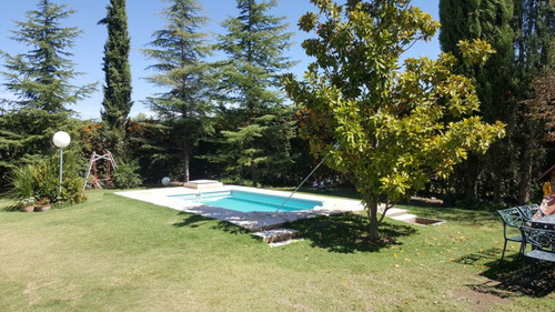 Vendo Casa En San Rafael Con Hermoso Parque Y Piscina, Cerca De Valle Grande