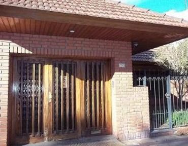 Casa En Venta En Diag. 74   Entre  27 Y 28