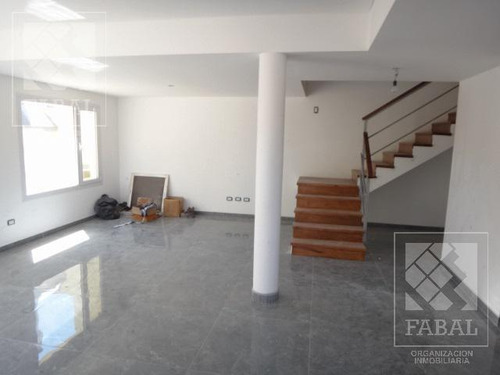 Casa Venta Rincón De Emilio, 3 Dormitorios, 3 Baños, Cochera Y Jardín