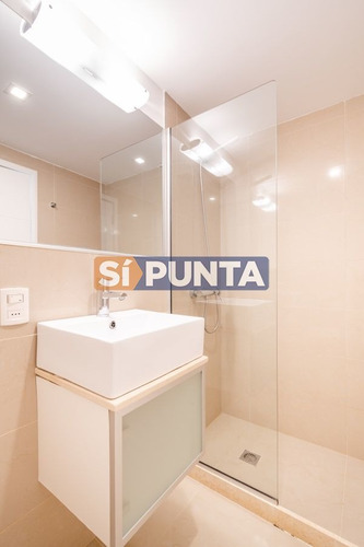 Imagen 28 de 28 de Apartamento De Tres Dormitorios En Suite En Alquiler Con Vista El Mar En Primera Línea Playa Brava