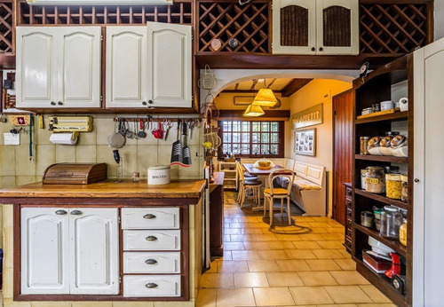 Oportunidad De Venta Casa A Una Cuadra Del Mar- Ref: 836