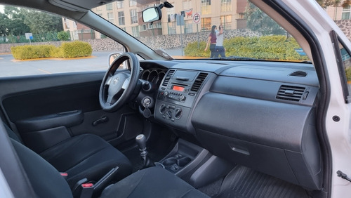 Imagen 10 de 11 de Nissan Tiida 2018 1.8 Sense Sedan Mt