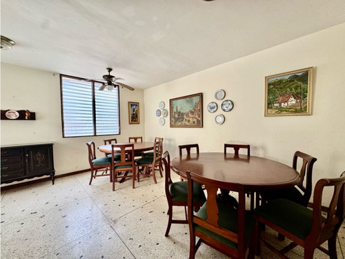 Se Vende Casa 474m2 8h/7b/6p El Palmar Este Caraballeda