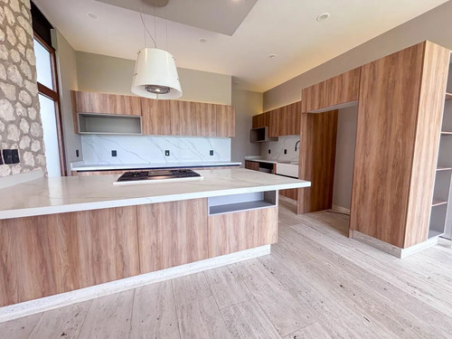 Casa En Venta En Misión San Jerónimo. 2