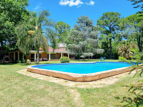 Casa En Venta · 7 Ambientes · 3600 M2 · Jardín · Quincho · Piscina