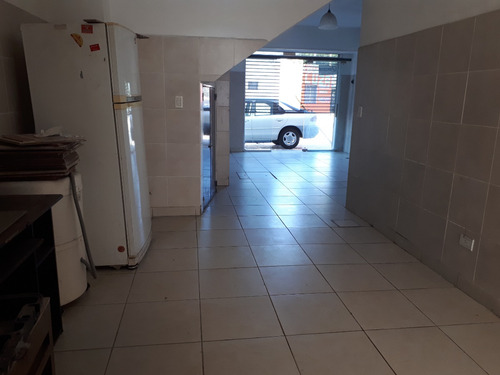 Local Reciclado A Nuevo En Zona Comercial Atalaya (casanova / Castillo / Luzuriaga) Toma Permuta Mayor O Menor Valor, Ideal Almacen, Fiambreria, Kiosko, Granja, Estetica, Barberia, Consultorio, Etc.