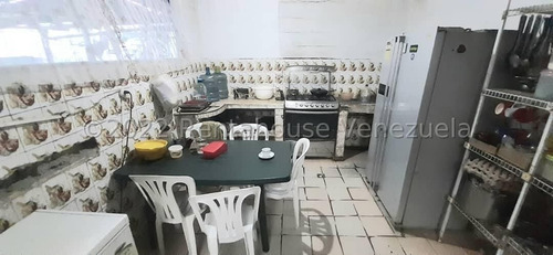 Imagen 9 de 30 de Casa En Venta En Santa Isabel Oeste De Barquisimeto Lara, (0.4.2.4.5.9.3.7.5.4.2), Rent-a-house Centro Occidente Mls Código: 22-20282, Cuenta Con 12 Habitaciones, 6 Baños, 4 Puestos De Estacionamiento