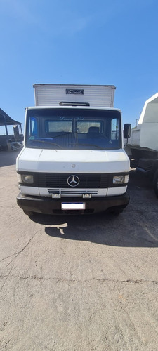 Imagem 4 de 10 de Mb 710 Bau