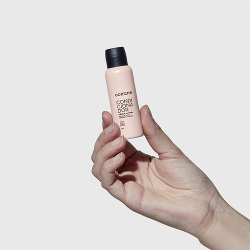 Condicionador Océane Linha Capilar Océane Mini Condicionador Para Cabelos Normais 30ml Mini de sem en tubo de 30mL