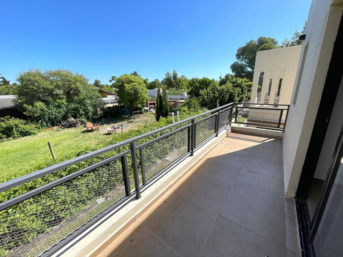 Venta Casa De 3 Dormitorios Y Dos Baños, Lomas De Solymar Sur