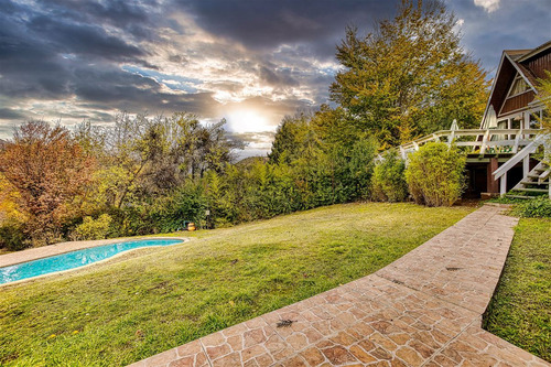 Casa En Venta De 5 Dorm. En Lo Barnechea