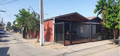 Se Vende Amplia Casa Esquina Aislada 3d 2b. Maipú.