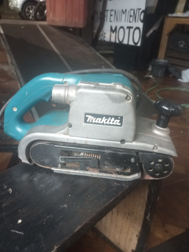 Lijadora De Banda Makita