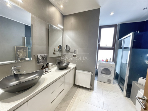Casa En Venta De 7 Dorm. Mas Servicios En Chicureo Poniente