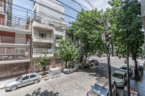 2 Amb. Apto Credito - Patio Y Balcon - Estado Muy Bueno,.-