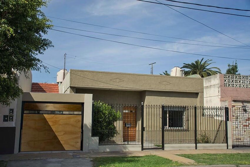 Casa  En Venta Ubicado En Morón,  G.b.a. Zona Oeste