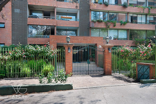 Gran Distribución Y Ubicación. Seguro Y Bonito Condominio.