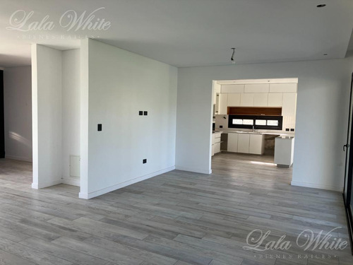 Casa En Venta En Saint Thomas Este Canning