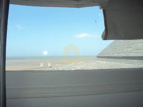 Hermosa Casa Con Vista Al Mar, En Punta Piedras 4 Dormitorios Y Dependencia ,con Piscina Y Parrillero