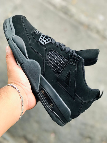 Tenis Jordan Retro 4 Black Cat Talla 26