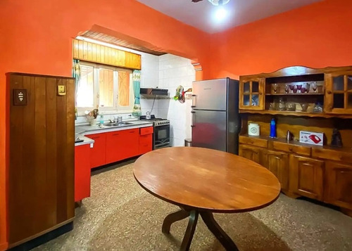 Casa 3 Dormitorios + Local Y Cochera