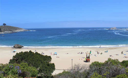 Casa En Venta De 6 Dorm. Frente A La Playa De Zapallar