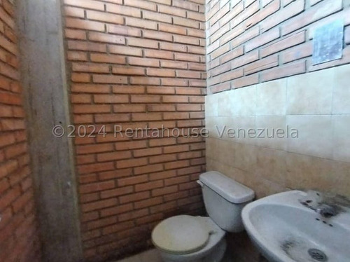 Maria Luisa Mendoza Vende Local Comercial En El Transcurrido Centro Comercial Cosmo Centro De Barquisimeto, Baño Amplio Luminoso Fachada De Vidrio Servicios Basicos Y Mas 2 4 2 8 5 9 4