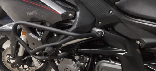 Imagen 17 de 20 de Benelli Tnt 600 Gt Touring Defensas Slider Puños Pie Carrera