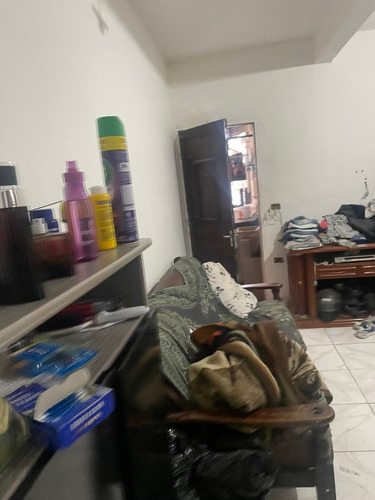Casa Com 6 Quartos, Galpão E Banheiro.