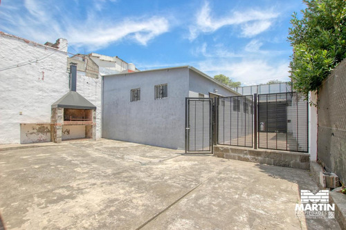 Imagen 10 de 30 de Depósito Y Casa De 3 Ambientes Con Patio Terraza Y Cochera Varios Autos