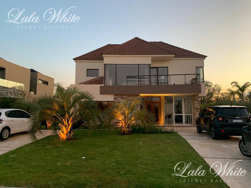 Venta  - Casa En Saint Thomas Este