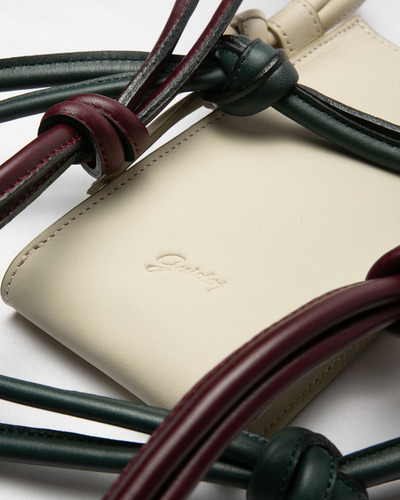 Cartera Porta Celular Mujer Cuero Guido Cómodo Pequeño Color Marfil Correa De Hombro Marfil Diseño De La Tela Lisa