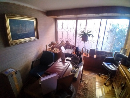 Solida Casa De Dos Pisos En Miraflores Bajo