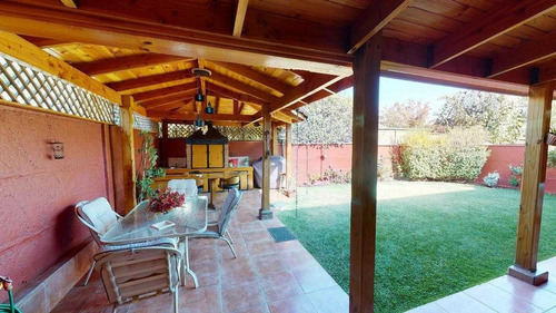 Impecable, Muy Bien Emplazada, Cercana A Colegio Dunalastair