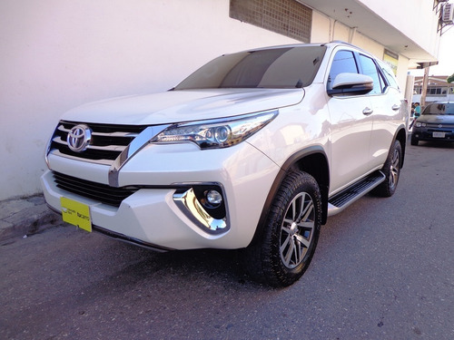 Imagen 1 de 18 de Toyota Fortuner Dubai Vxr 2019 V6 4x4 Automático