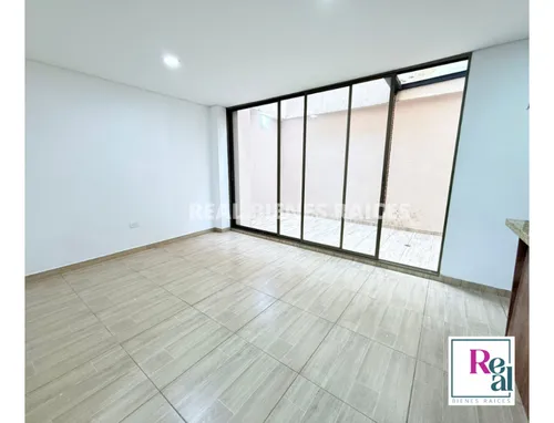 Se Arrienda Hermosa Casa Unifamiliar En Unidad Abierta.