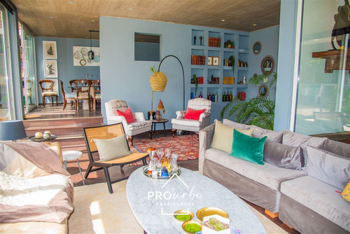Casa En Venta De 4 Dorm. En Las Condes