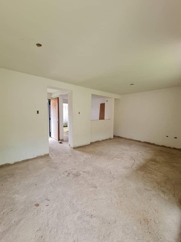 Imagen 8 de 13 de Amplio Townhouse En Obra Gris, Tazajal