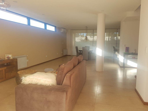 Imagen 4 de 14 de Vendo Casa En Santina Norte Valle Escondido 5 Dormitorios