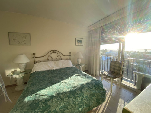 Venta De Apartamento 3 Dormitorios. Península