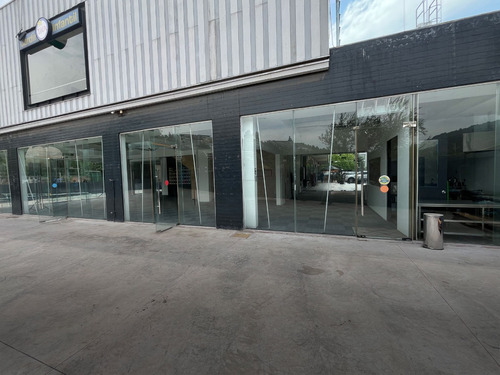 Luminoso Local De 332 M² Útiles + 480 M² De Terraza