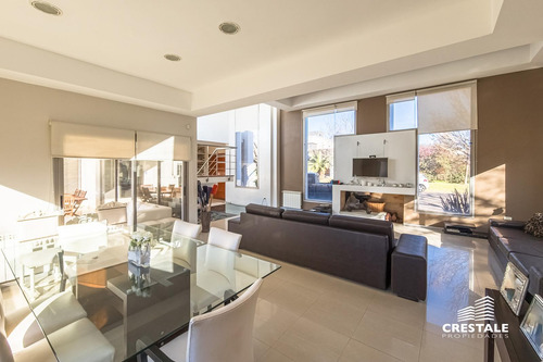Venta Casa 5 Dormitorios Kentucky Club De Campo Barrio Privado