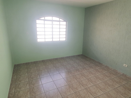 Casa De 3 Quartos Sendo 1 Suíte Na Vila Góis