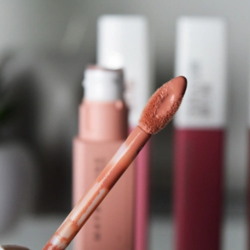 Lápiz labial Maybelline Super Stay Matte Ink Long Lasting Color 405 Guest Of Honor